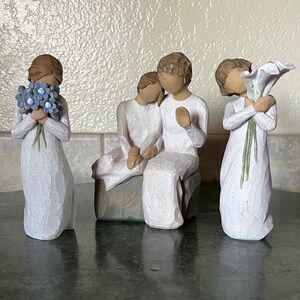 Willow Tree Family with Flowers Figurine Set